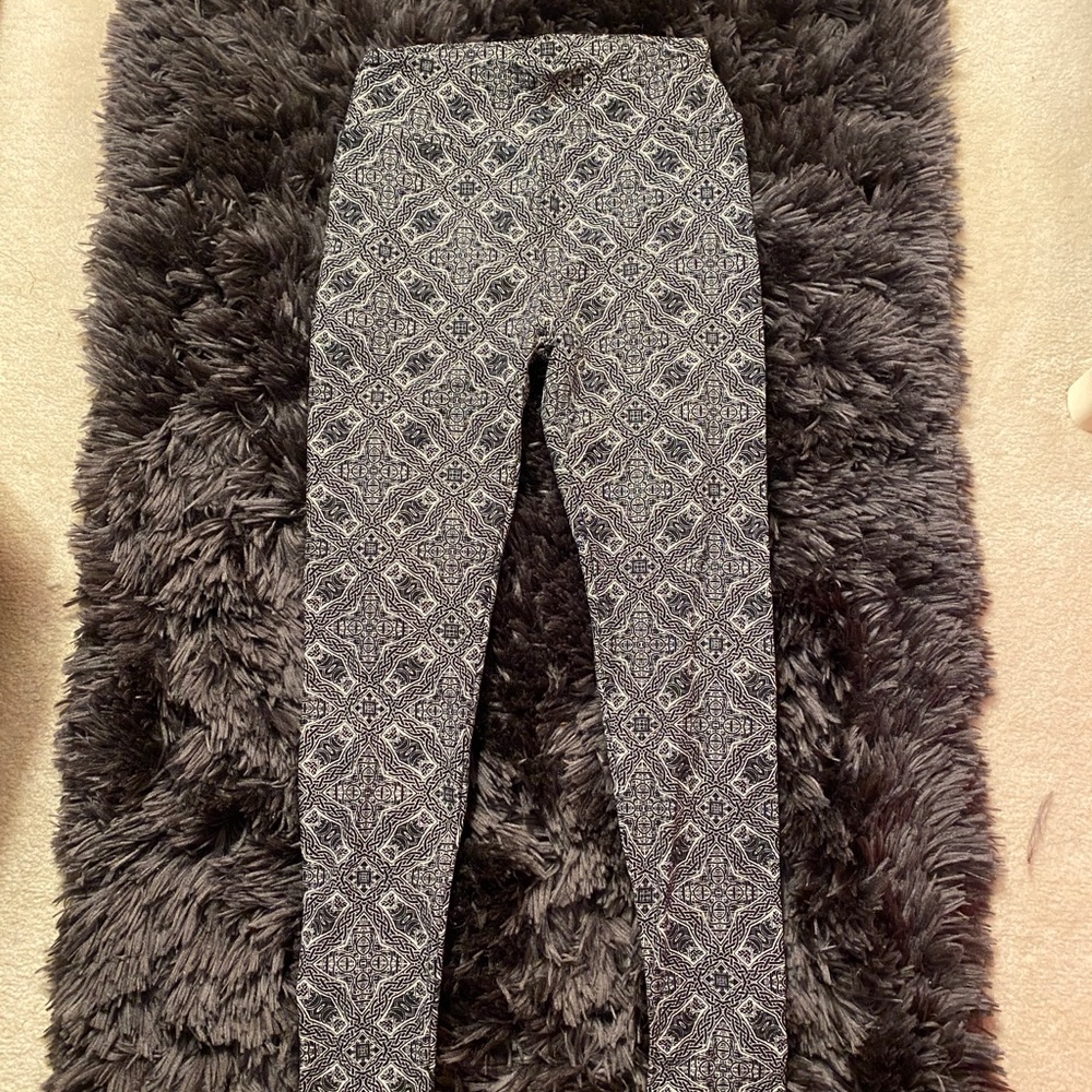 LULAROE black and white leggings